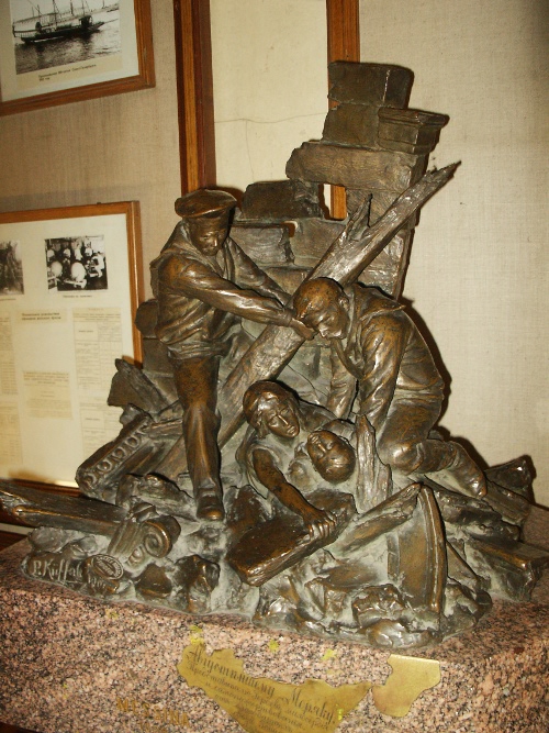 Il monumento ai marinai russi in soccorso degli abitanti di Messina, opera di Kufferle